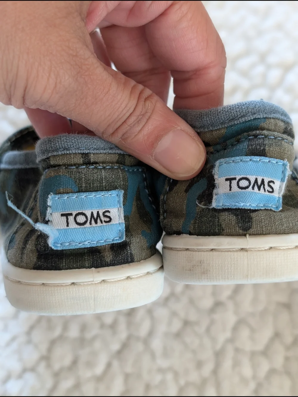 Great Condition: Tom’s Alpargata Blue Gray Camo Kids 8  ◦ Normal Pre-Owned Wear